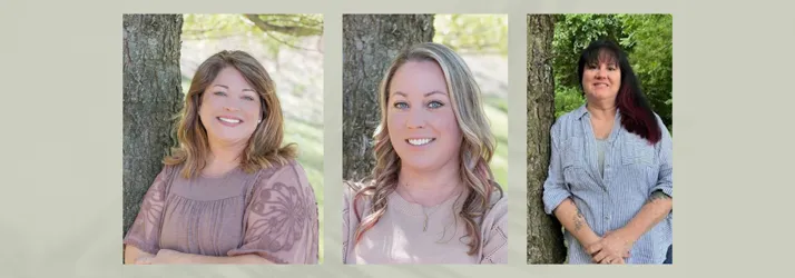 Chiropractor-Hampton-IL-Laura-Stone-With-Team.webp Chiropractor-Hampton-IL-Laura-Stone-With-Team.webp